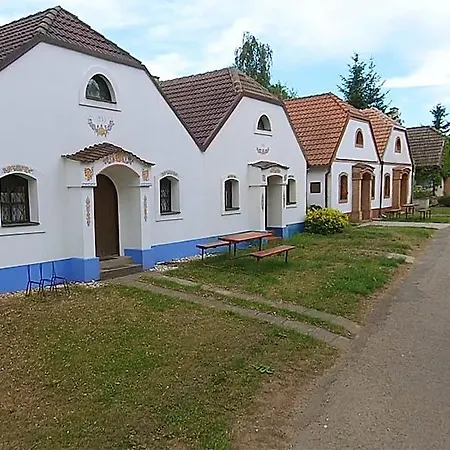 Pod Vapenkami 4* Strážnice