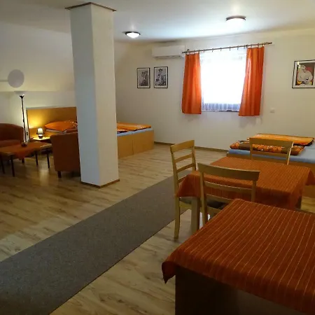 Pod Vapenkami 4* Strážnice