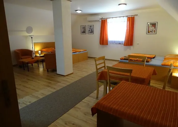 Pod Vapenkami 4* Strážnice